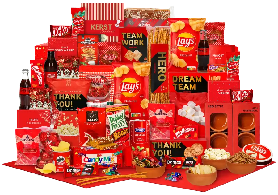 Luxe royaal gevuld kerstpakket met vier terra cotta schaaltjes, diverse zoete, hartige A-merk snacks en Coca Cola
