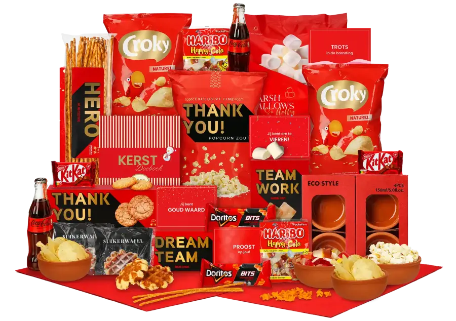 Goed gevuld kerstpakket met vier terra cotta schaaltjes, diverse zoete, hartige snacks en Coca Cola