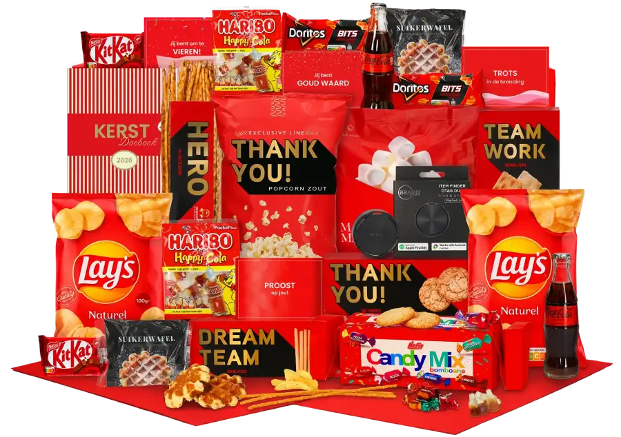 Goed gevuld kerstpakket met een Finder Tag, diverse zoete en hartige snacks, zoals Lay's chips KitKat en Coca Cola zero