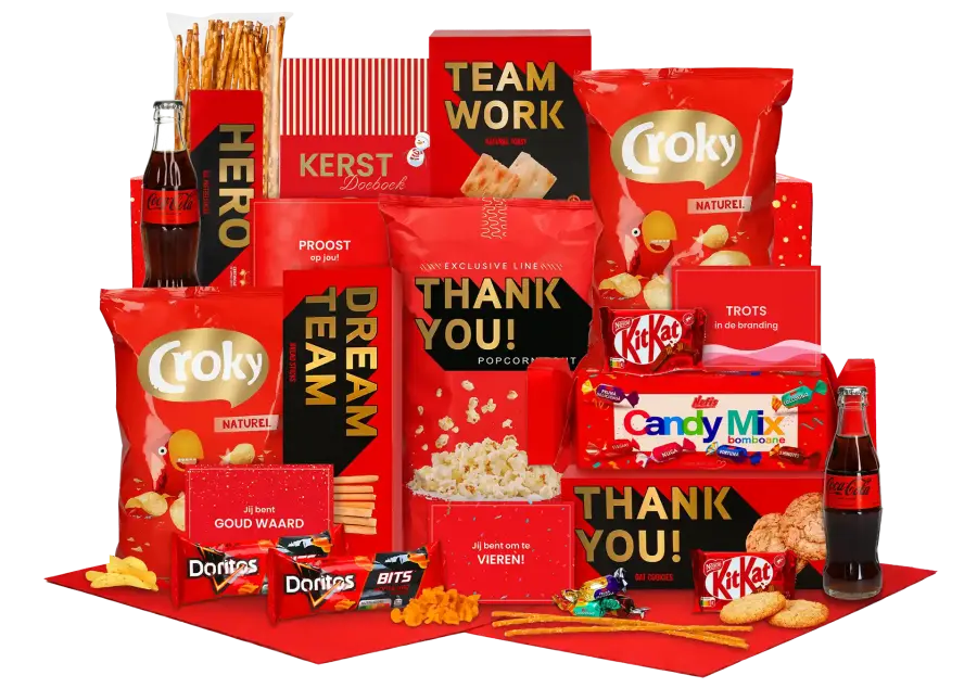 Goed gevuld kerstpakket met twee flesjes Coca Cola zero, popcorn, koekjes, Doritos en nog veel meer