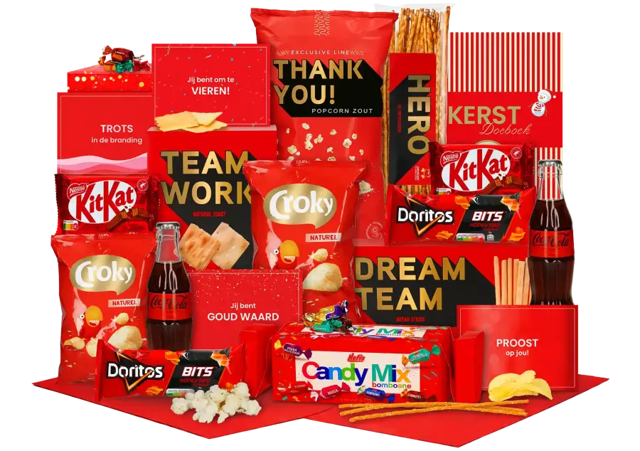 Goed gevuld kerstpakket met Candy Mix, twee flesjes Coca Cola zero, popcorn en nog meer snacks