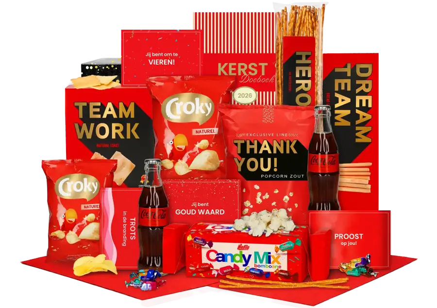 Goed gevuld kerstpakket met twee flesjes Coca Cola zero, chips, creakers en Candy Mix