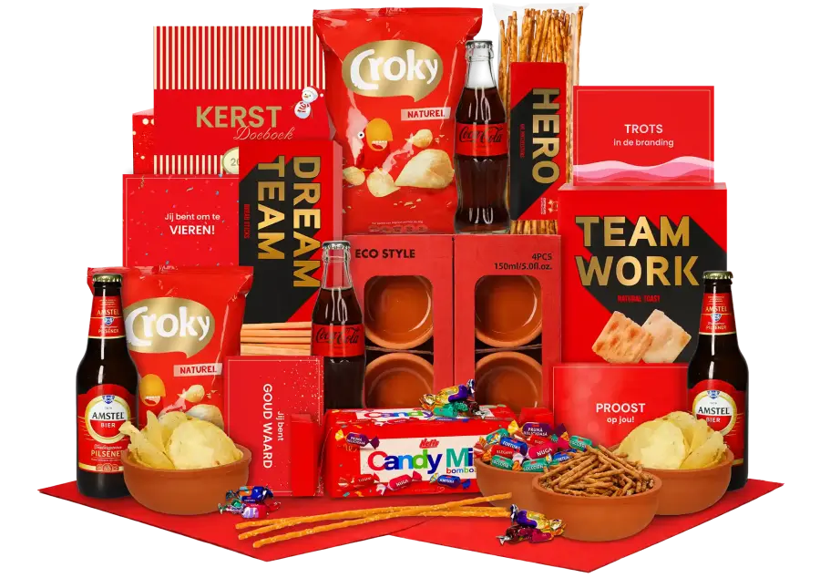 Kerstpakket met vier terra cotta schaaltjes, diverse zoete, hartige snacks, Coca Cola zero en twee Amstel biertjes