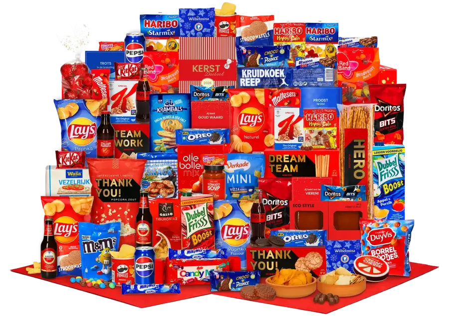 Luxe royaal gevuld kerstpakket met vier terra cotta schaaltjes, diverse zoete, hartige A-merk snacks en twee Coca Cola zero flesjes en twee Amstel biertjes