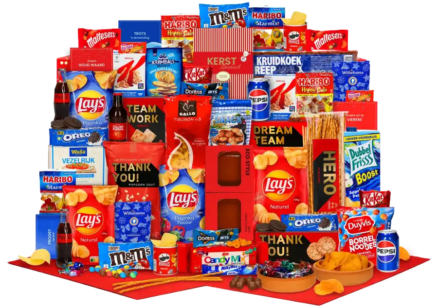 Luxe royaal gevuld kerstpakket met twee terra cotta schaaltjes, diverse zoete, hartige A-merk snacks en Coca Cola
