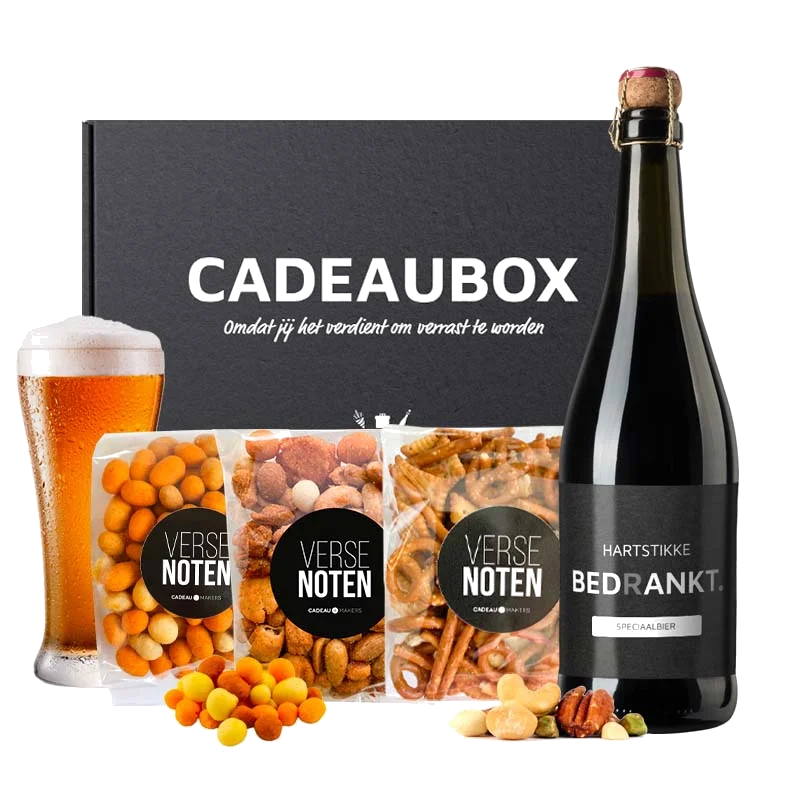 Bedankt bierpakket met lokale noten en bier in cadeaubox