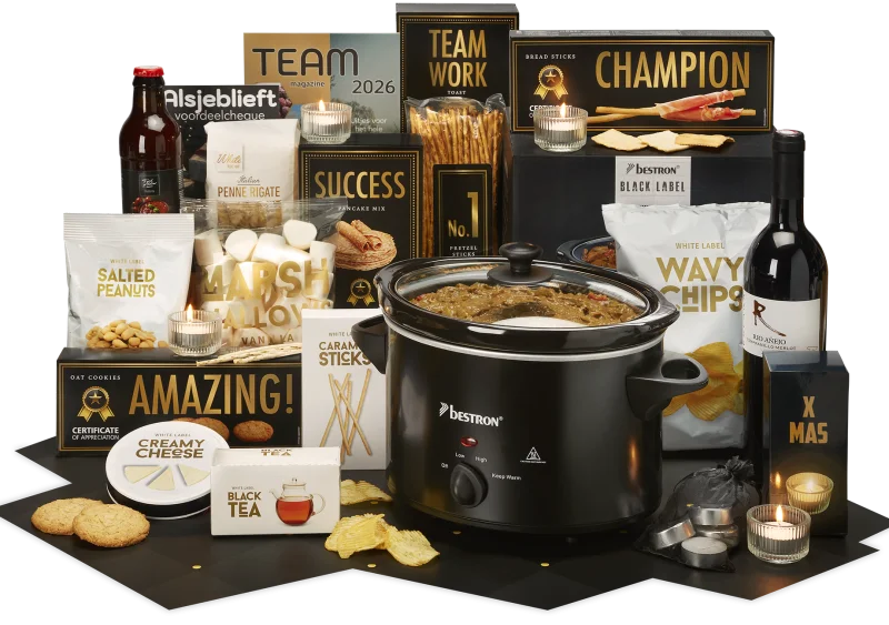 Feestelijk Enjoy kerstpakket met diverse artikelen.