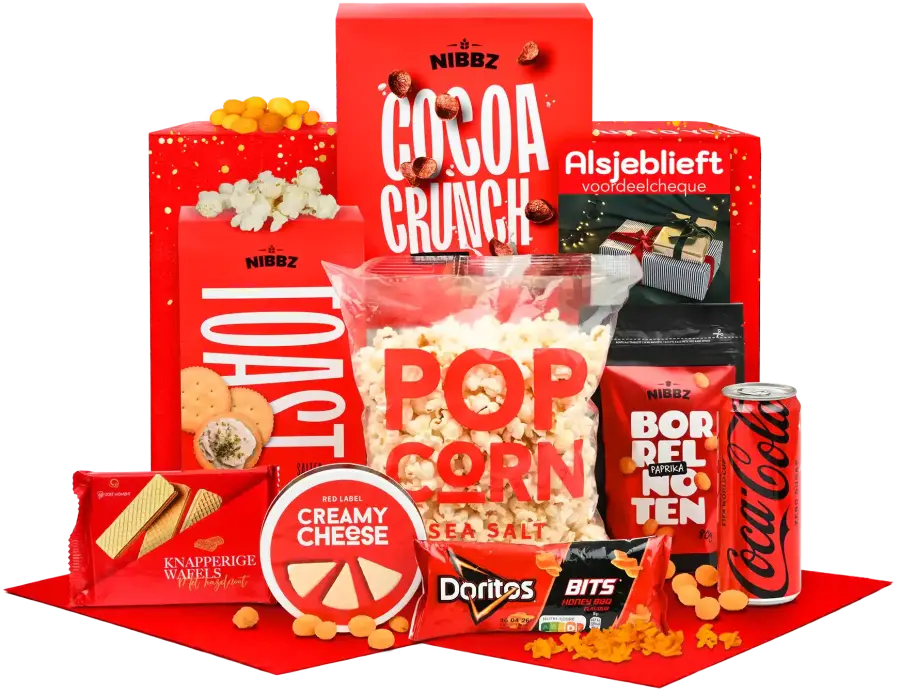 Klein kerstpakket met snacks bijvoorbeeld: popcorn, Coca cola en kaas