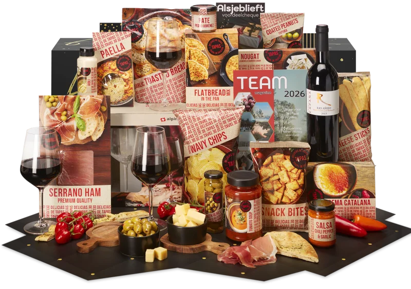 Proost kerstpakket met mediterraanse lekkernijen en wijnglazen