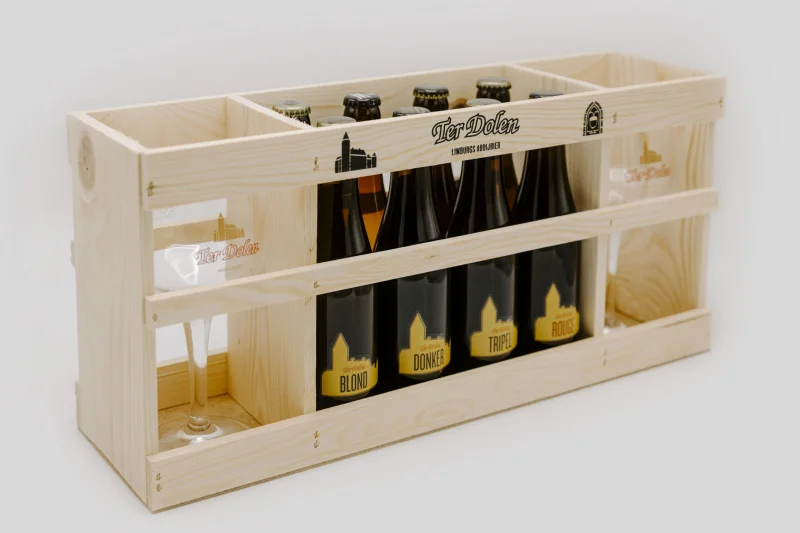Kerstpakket Ter Dolen Houten Kist 8x033cl. + 2 Glazen