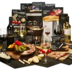 Hello Weekend - Kerstpakket voor de fondue ervaring incl. fondueset, serveerplank, wijnen, kaas en heerlijke snacks – Kerstpakketten.nl
