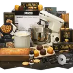 Thuisbakker kerstpakket - Voor de beginner tot de ervaren thuisbakker. Dit pakket is rijkelijk gevuld met een digitale keukenmachine, bakbenodigdheden en heerlijke ingrediënten - Kerstpakketten.nl