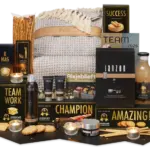 Voor de Haard – Kerstpakket met luxueuze plaid, Janzen Giftset, stijlvolle theelichthouders, theelichten, snacks en sap - Kerstpakketten.nl